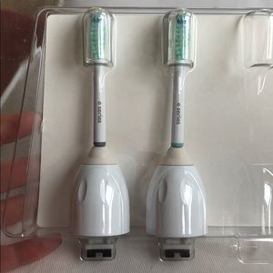 2 Philips Sonicare Replacement Heads-e series